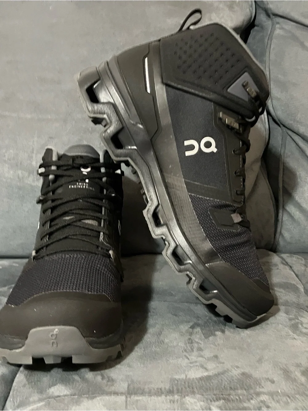 On Cloud Cloudrock 2 Mid Waterproof Black Hiking Boots Men's 7 fits Women’s 8.5